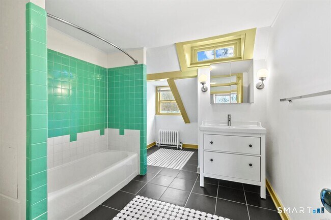 Building Photo - 185 Main St