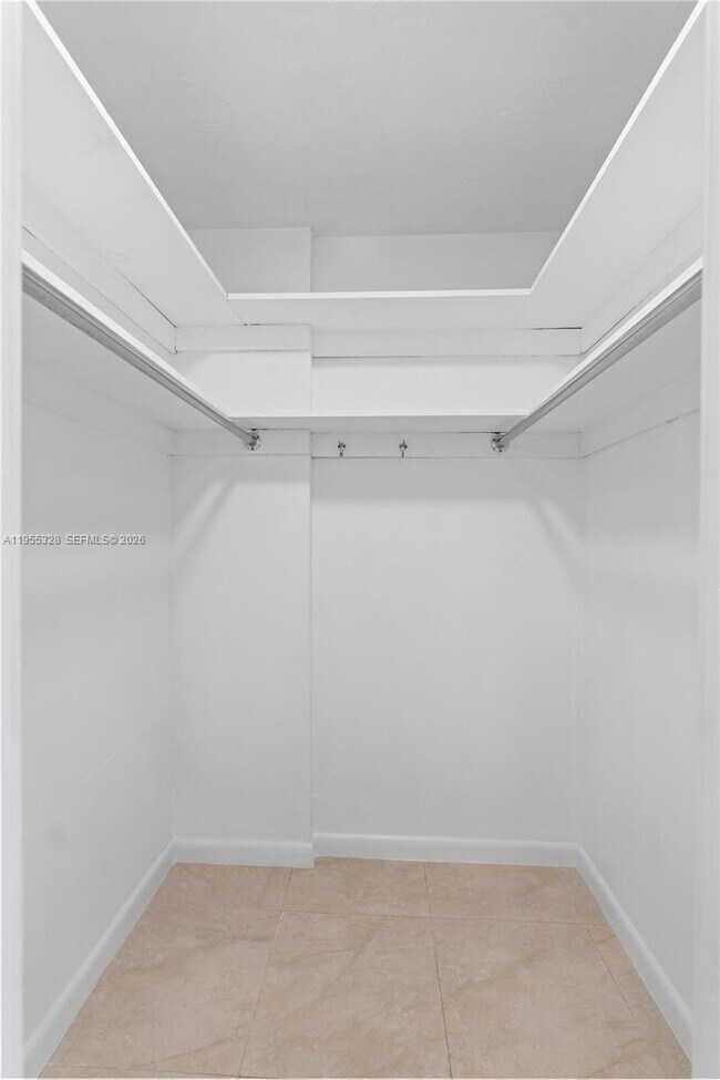 Building Photo - 1301 NE Miami Gardens Dr