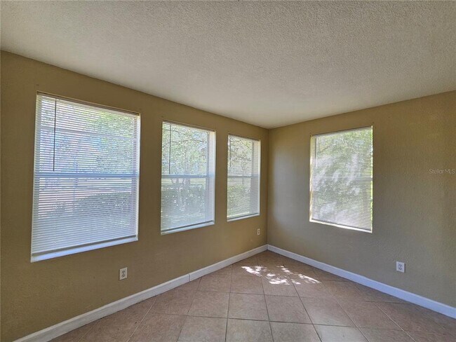 Building Photo - 1365 Drew St