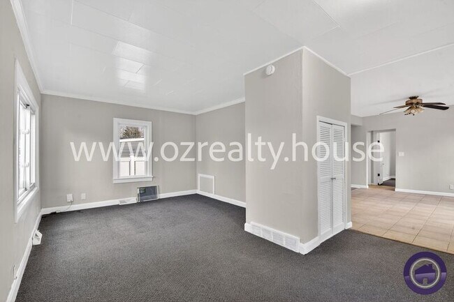 Building Photo - 1913 Newport Ave