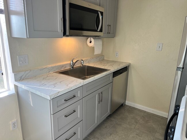 Building Photo - Delta Living