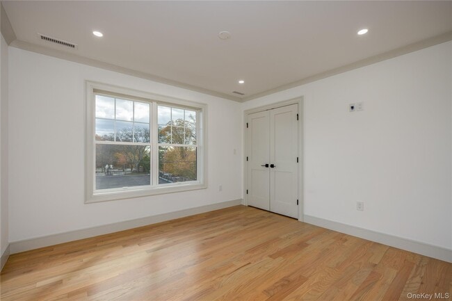 Building Photo - 1 Victoria Ln