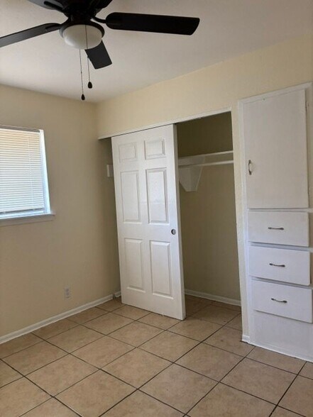 Building Photo - 9510 Contessa Dr