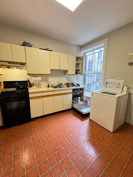 Primary Photo - 104 Strathmore Rd
