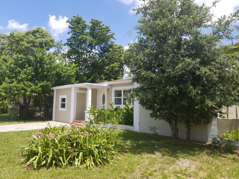 Building Photo - 1085 NW 133rd St