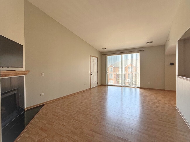 Building Photo - 16600 Liberty Cir