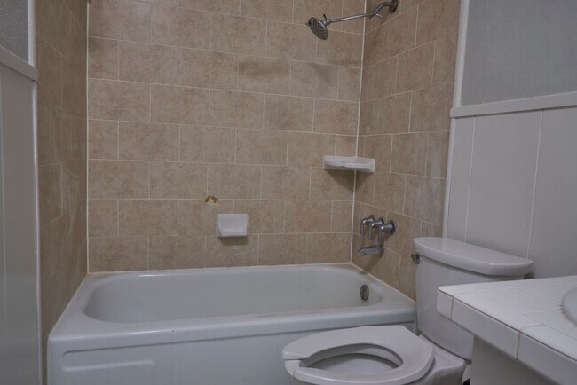 Building Photo - Excellent location! First Floor Condo in NEISD ready for move in Now