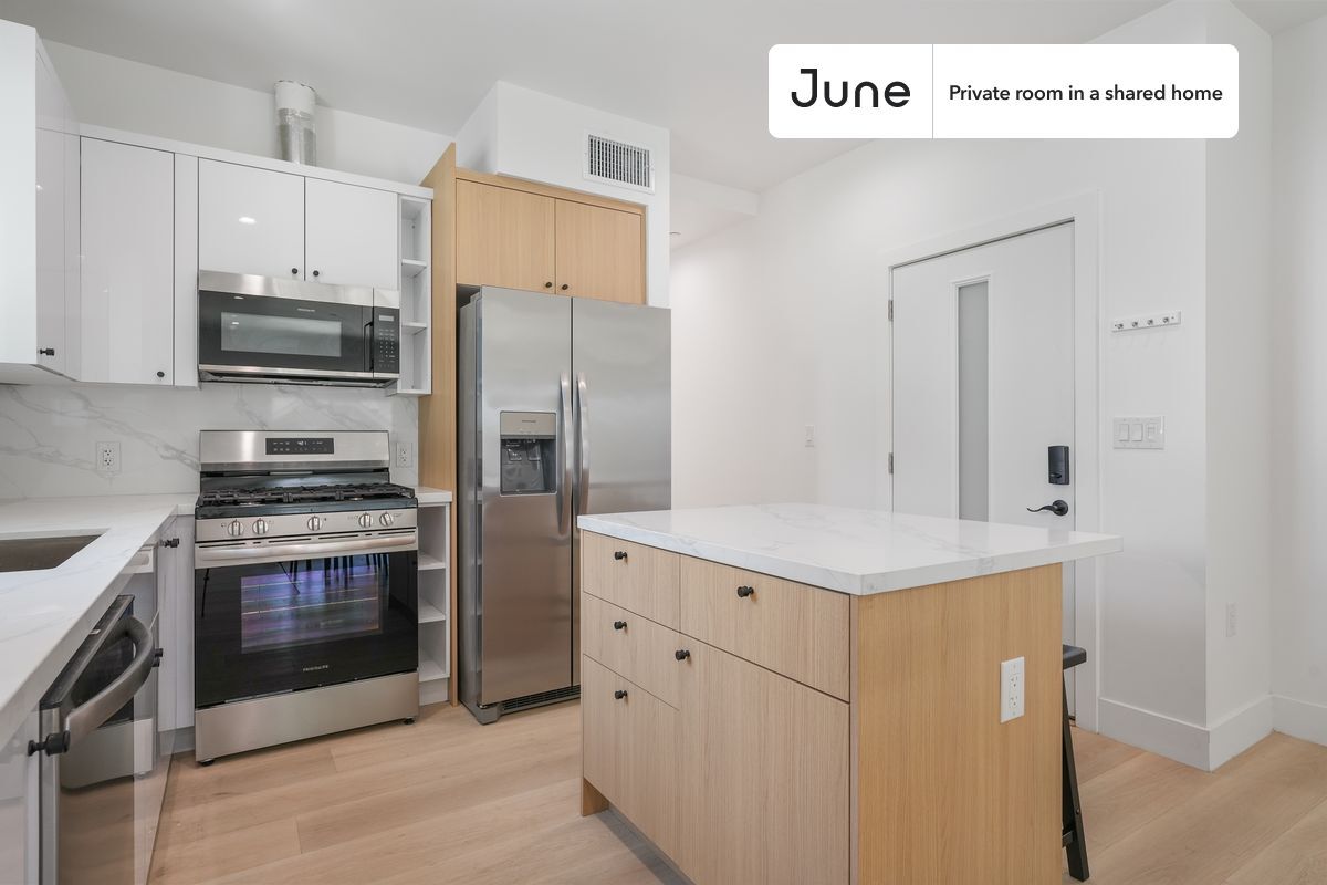 Building Photo - Private bedroom in 4 bed/3 bath Home