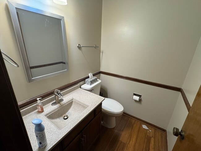 Building Photo - 880 Buchholz Dr