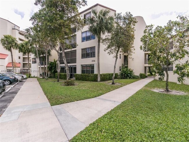 Building Photo - 2316 S Cypress Bend Dr