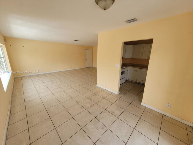 Building Photo - 5316 NW 18th Ct