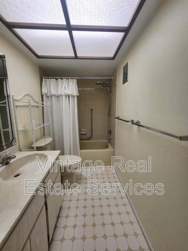 Building Photo - 2842 Highlands Blvd