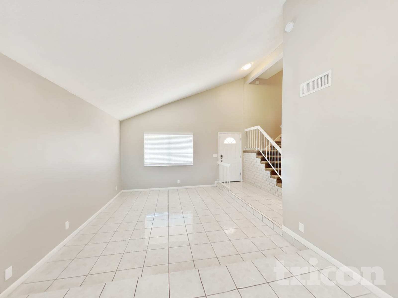 Building Photo - 16137 Ravendale Dr