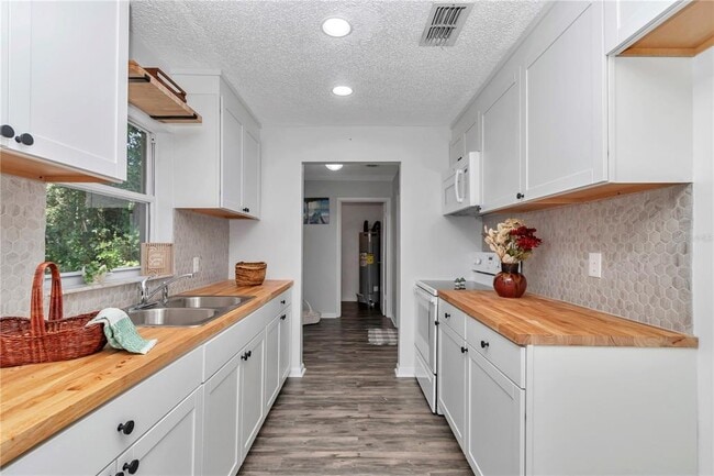 Building Photo - 3640 SE 131st Ln