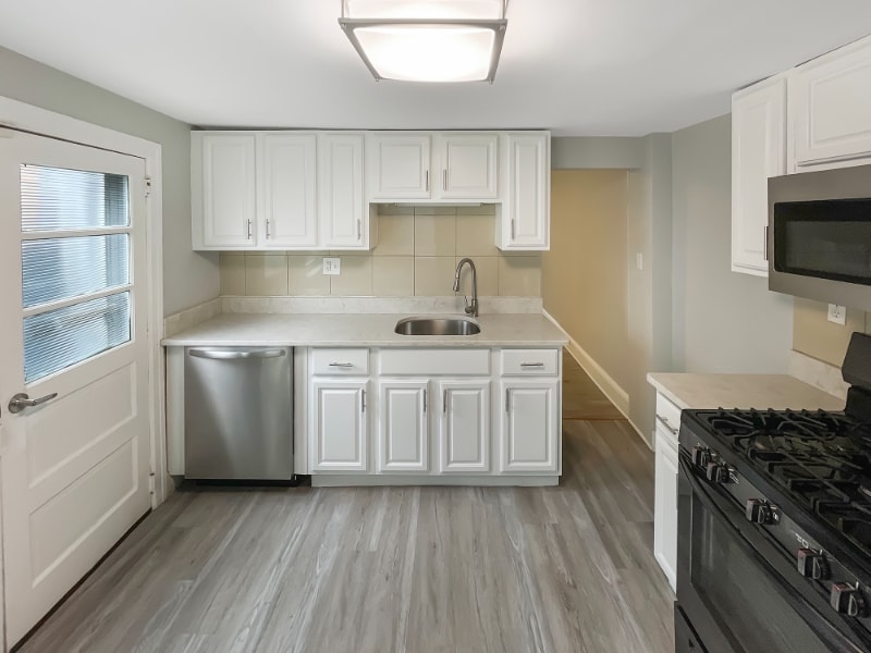 Building Photo - 160 McClellan St