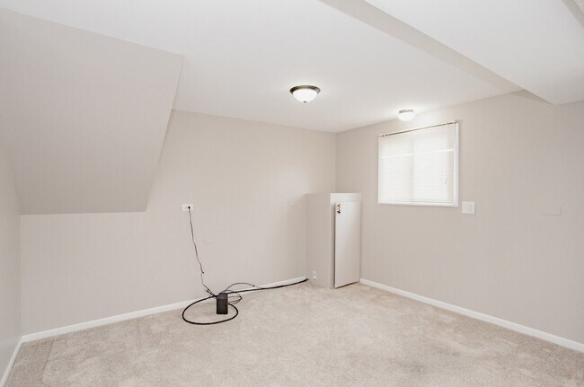 Building Photo - 720 Durham Ln