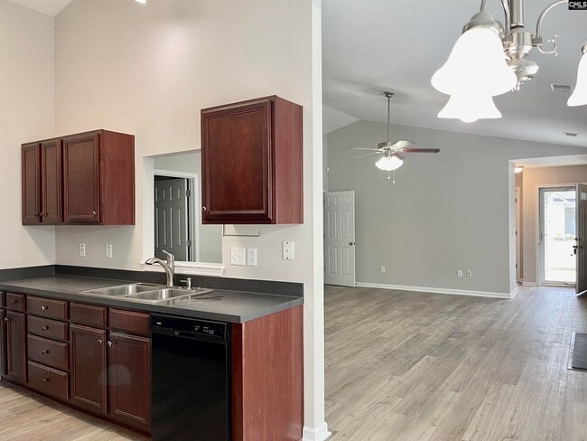 Building Photo - 1027 Glencroft Dr