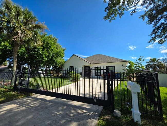 Building Photo - 2355 Ribault Scenic Dr