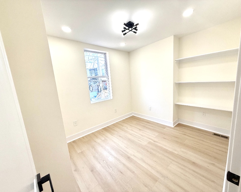 Building Photo - 1518 E Lanvale St