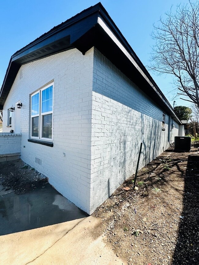 Building Photo - 1408 Stadium Ave