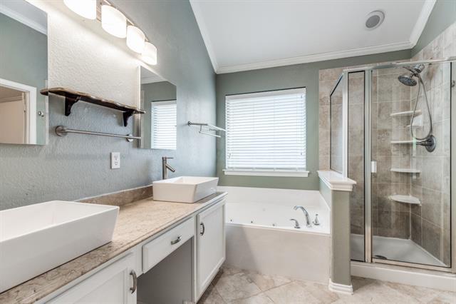 Building Photo - 2472 Deerwood Dr