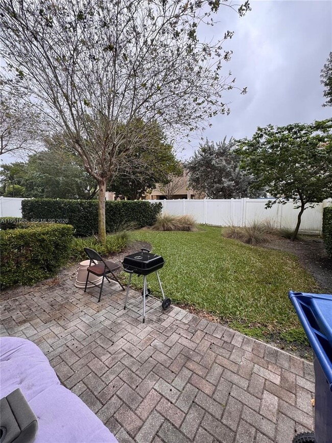 Building Photo - 772 NE 191st Ter