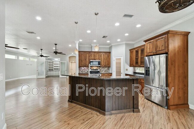 Building Photo - 6105 S Elkins Ave