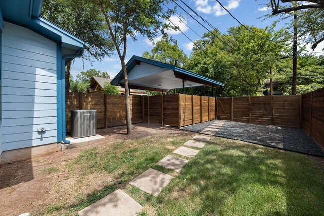 Building Photo - 718 Harris Ave