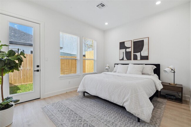 Building Photo - 6528 Weston St