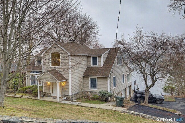 Building Photo - 14 Shore Rd