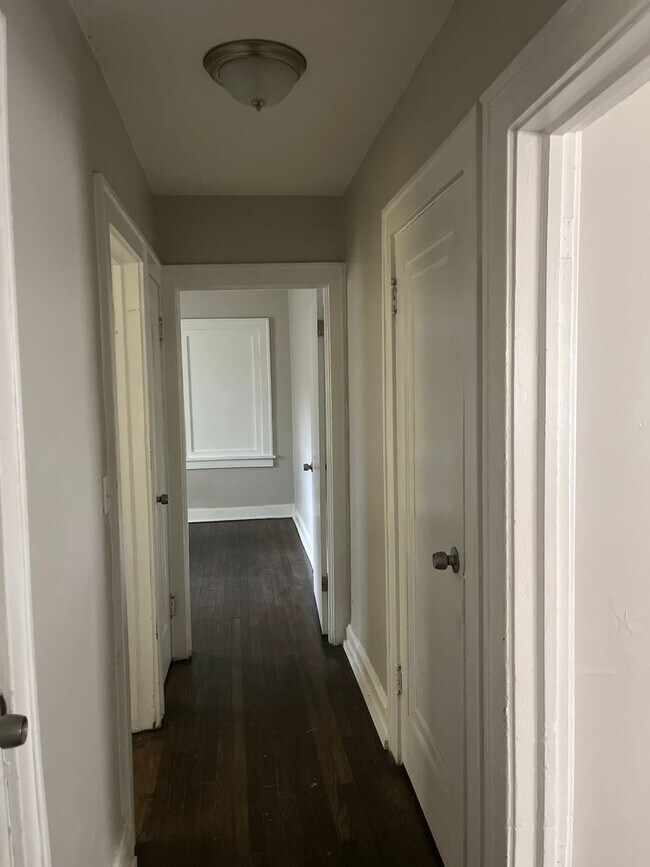 Building Photo - Cute & Cozy 2 Bedroom W/Bonus Room For Rent!!