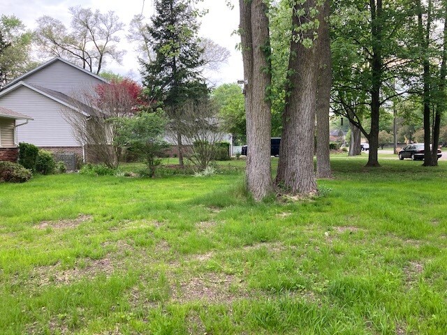 Building Photo - 25055 W 10 Mile Rd