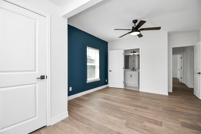 Building Photo - 2812 Truxillo St