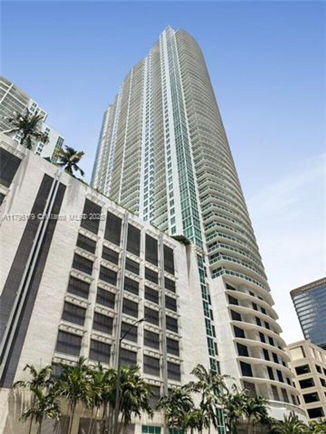 Building Photo - 950 Brickell Bay Dr