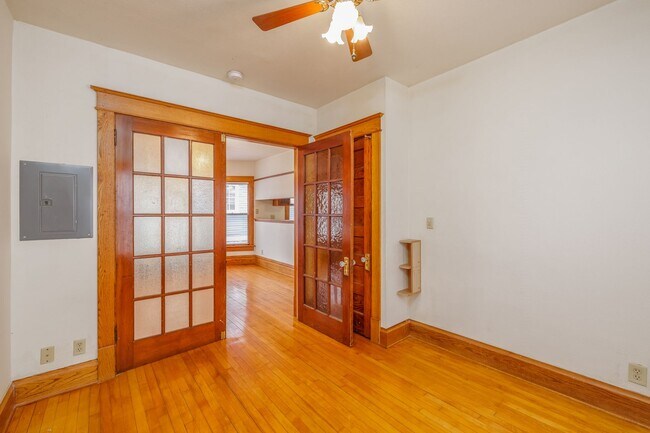 Building Photo - 547 Jefferson St