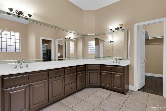 Building Photo - 29 Barcelona Blvd