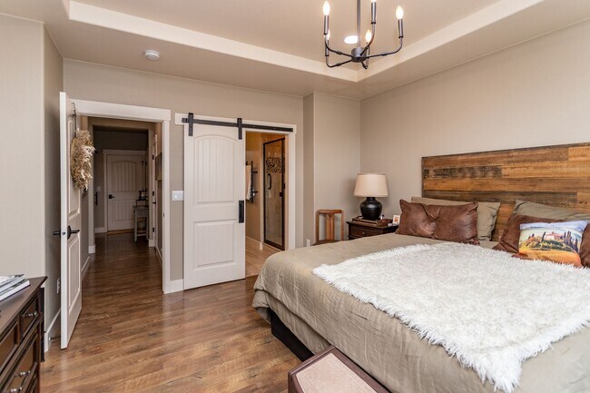 Building Photo - Stunning Flying Horse Patio Home with Stunning Views!!