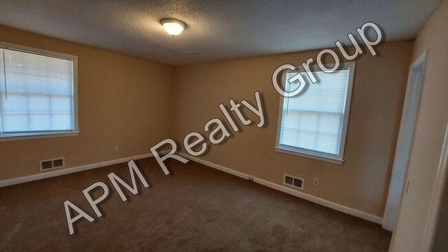 Building Photo - Large home in Southeast Columbia