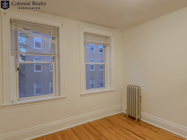 Building Photo - 6 Camelot Ct