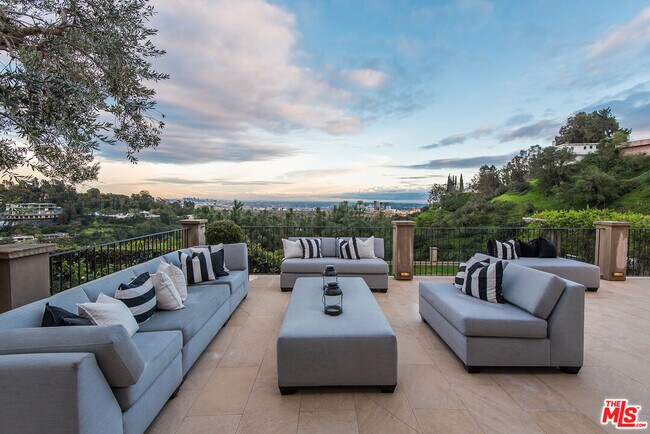 Building Photo - 980 Stradella Rd