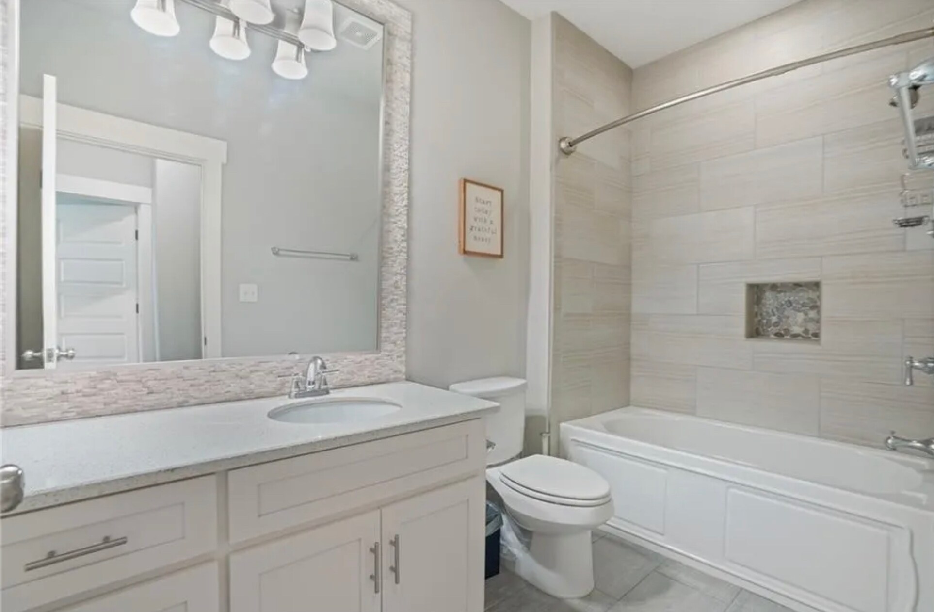 Building Photo - 14890 Granada Dr