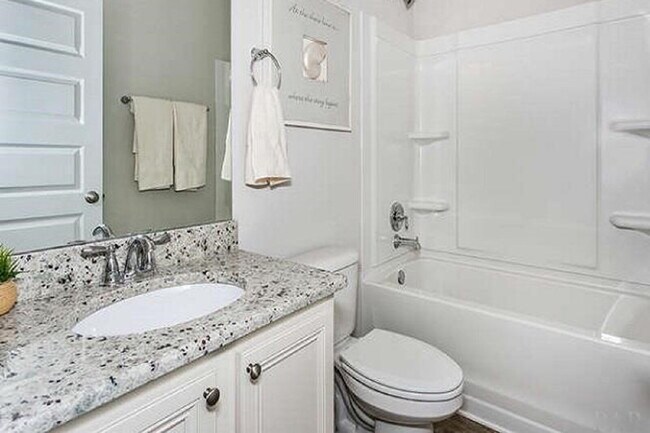 Building Photo - Beautiful 5 Bedroom Home with Pool in Holl...