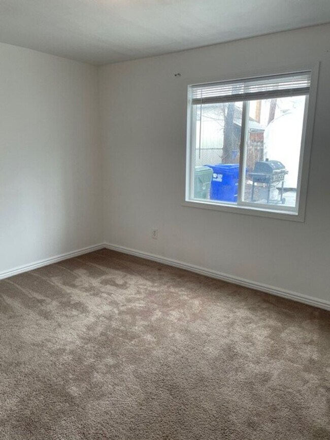Building Photo - 44 W 2700 S