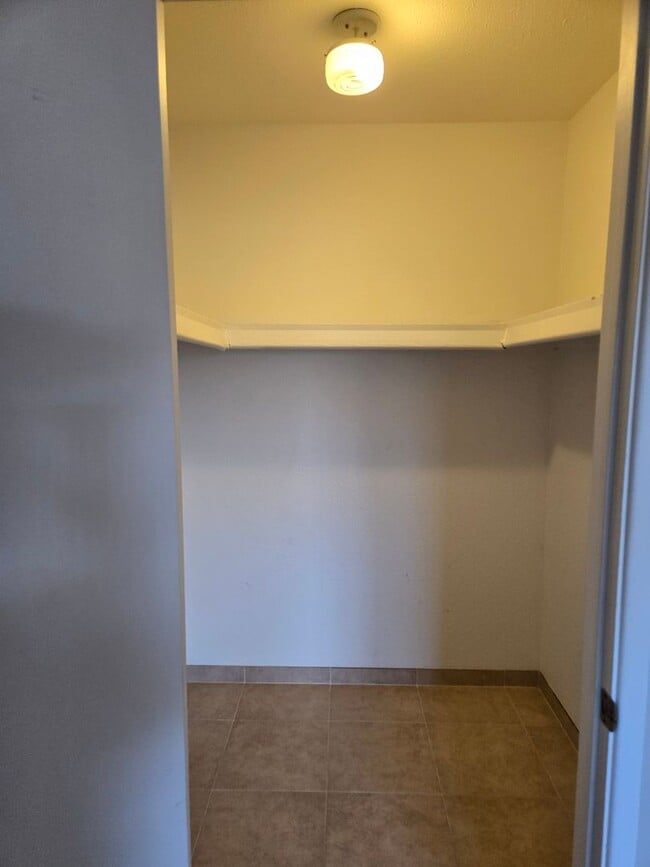 Building Photo - Beautiful 3 Bed 1.75 bath Corner lot, with...