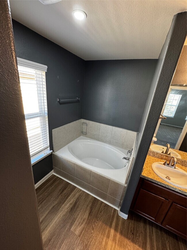 Building Photo - 5746 Manning Crk Trl