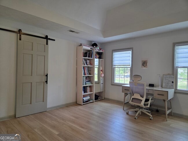 Building Photo - 215 Calgary Dr