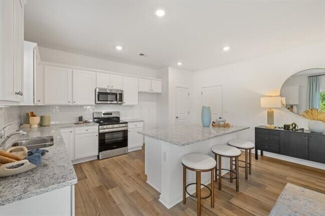 Building Photo - 465 Madison Lakeview Dr
