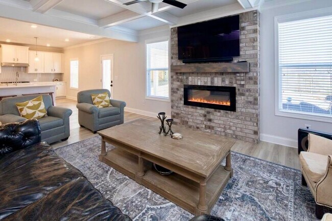 Building Photo - ONE MONTH FREE ON A 14 MONTH LEASE SPECIAL!! TOUR TODAY!