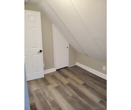 Building Photo - 17 W Talbott St