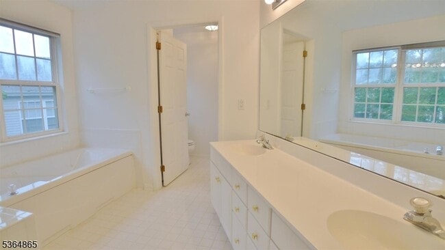 Building Photo - 1310 Grandview Ct